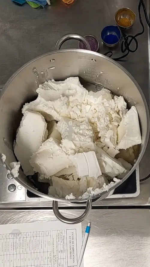 Matières premières biologiques pour la fabrication d'un savon naturel