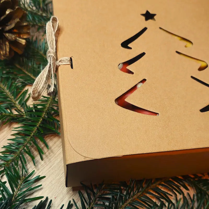 Joli coffret avec une forme de sapin de noel, idéal cadeau femme nature