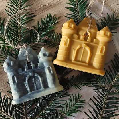 2 savons en forme de château féerique à suspendre dans le sapin