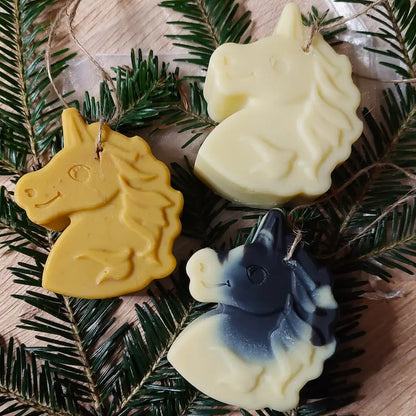 3 savons en forme de licorne à suspendre comme une décoration de Noël