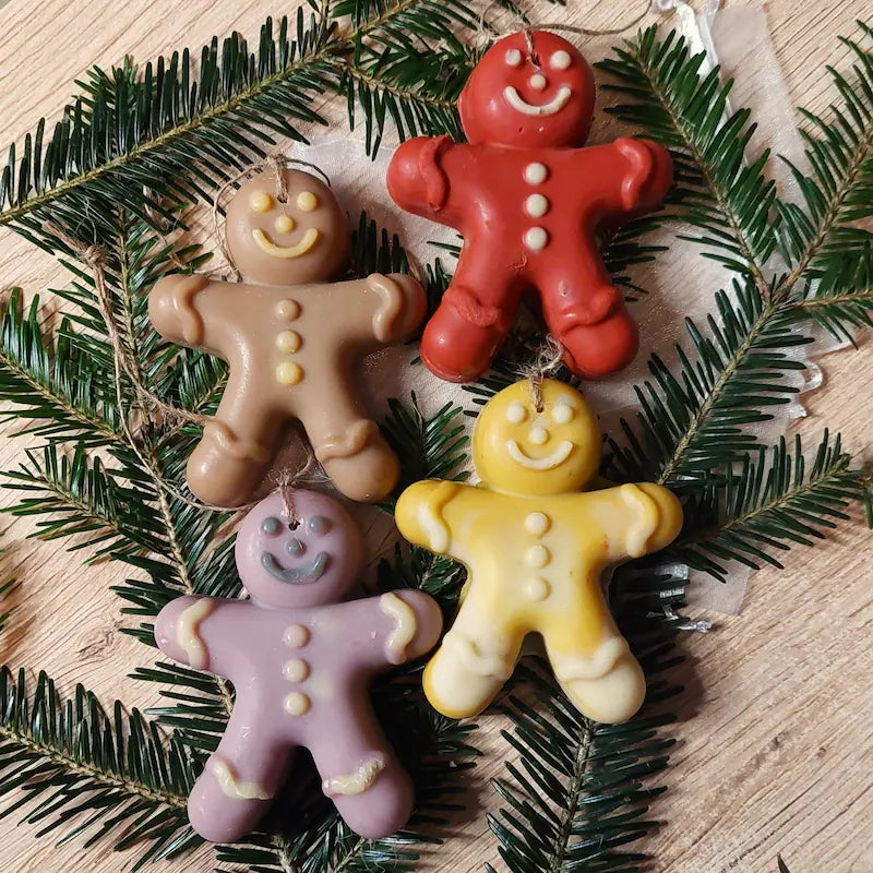 4 savons à suspendre en forme de bonhomme en pain d'épices