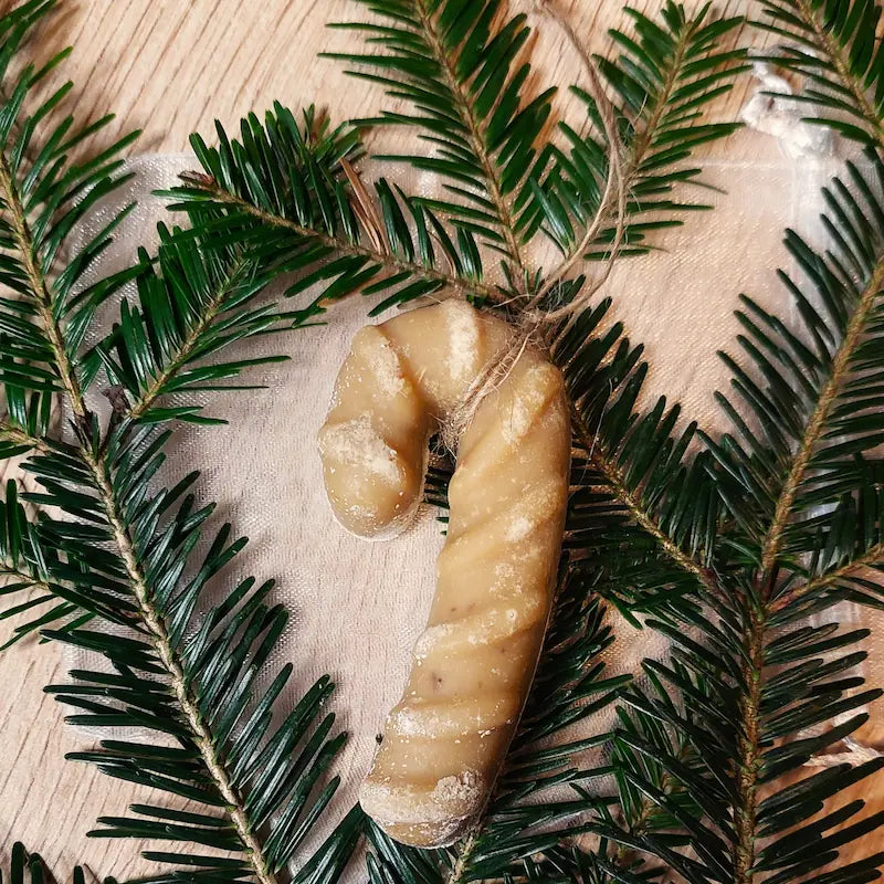 Savon à suspendre dans le sapin en forme de sucre d'orge à la bière, couleur marron glacé