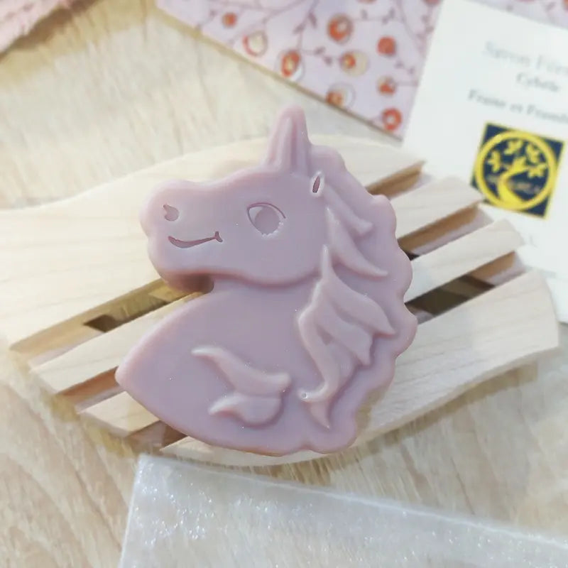 Savon à froid en forme de licorne et de couleur rose
