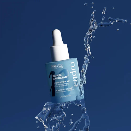sérum hydratant endro sur fond d'eau